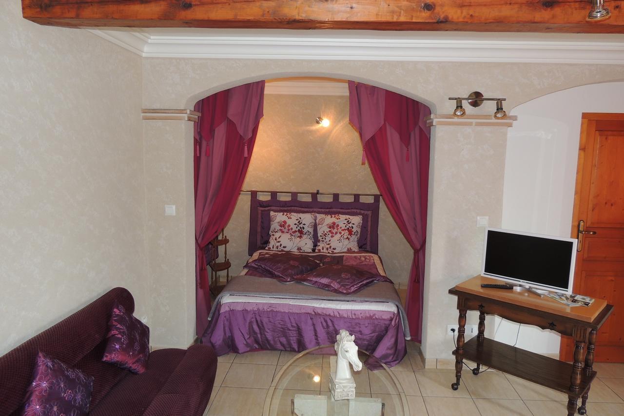 Le Manoir De Goliath Apartment Toutainville ภายนอก รูปภาพ